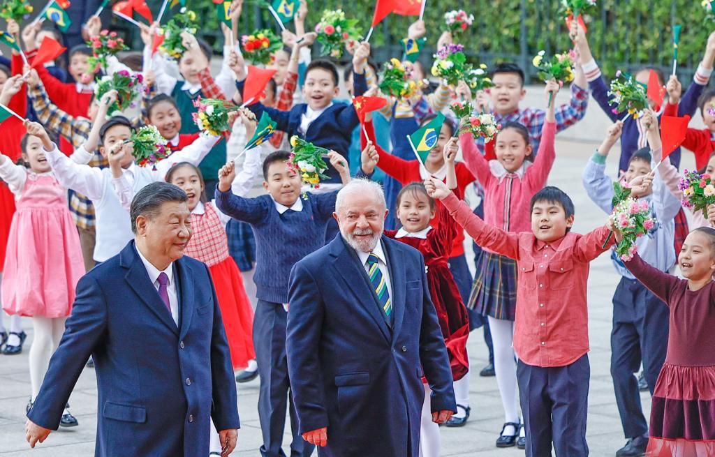 Novo Tempo: Lula é Ovacionado Por Crianças Na China!