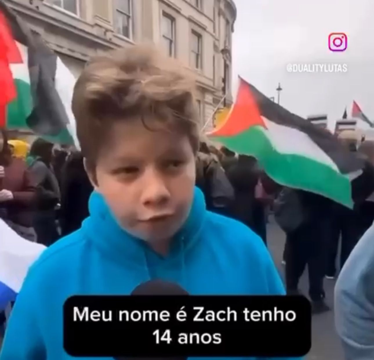 Zach é Um Orgulho Para Sua Família E Para Os Povos Do Mundo Inteiro