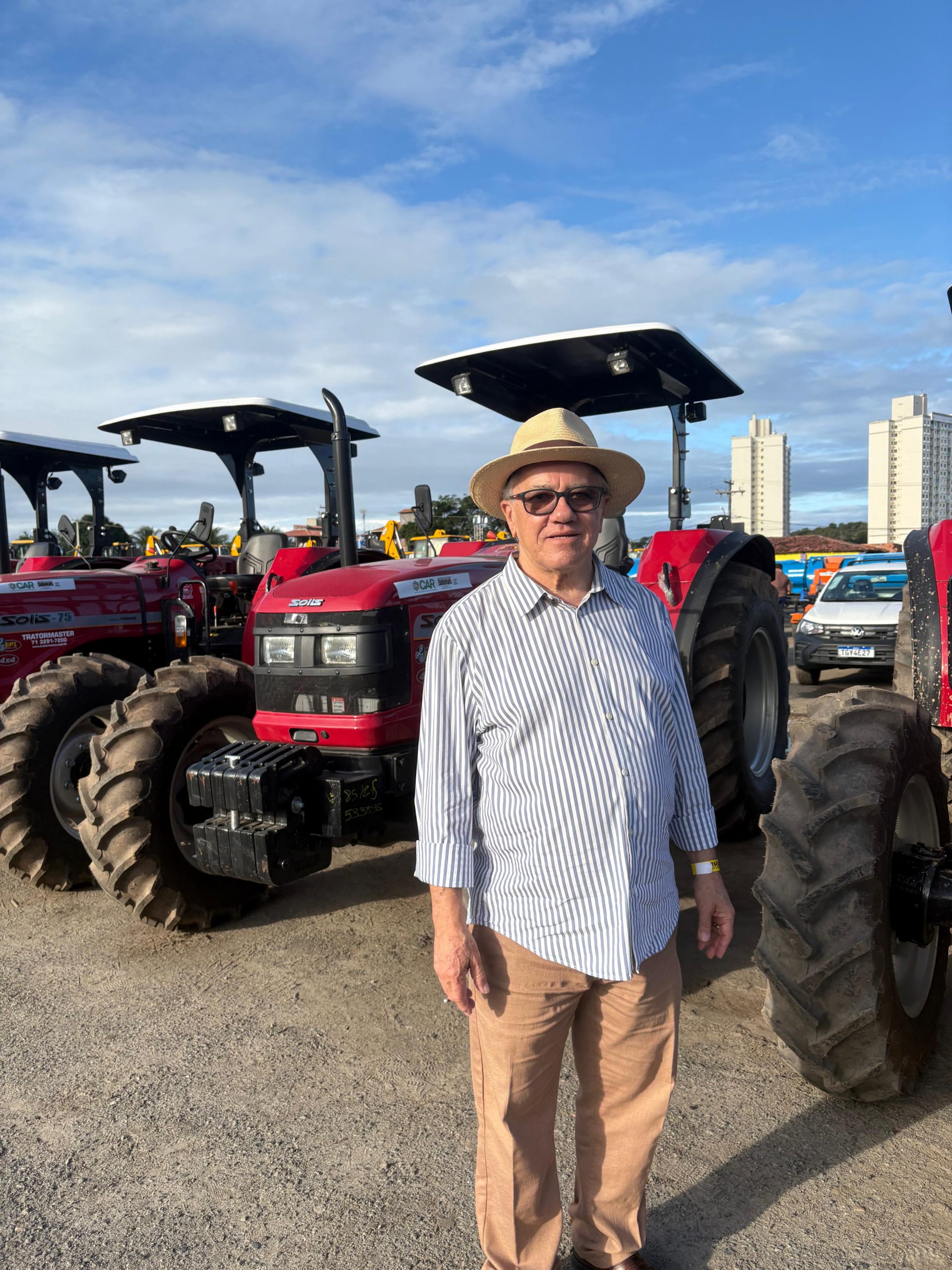 Entrega De Um Trator Para Impulsionar A Agricultura Familiar De Paripiranga